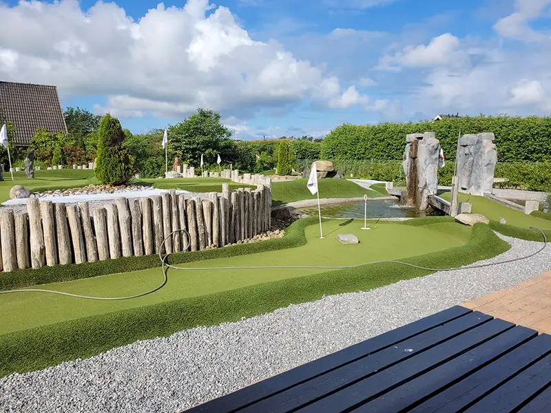 Case: Algebehandling af minigolf bane ved Bork Havn