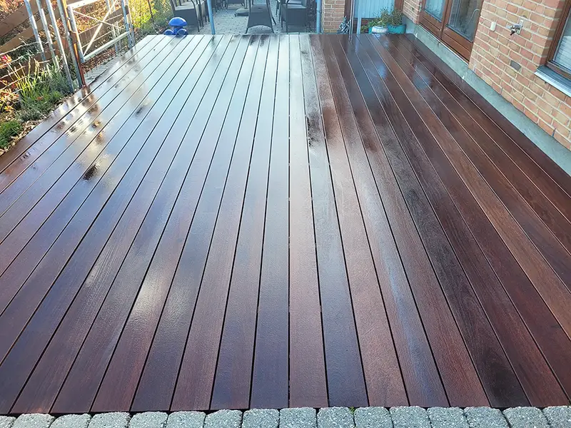 Rens af træterrasse for privat kunde i Viborg