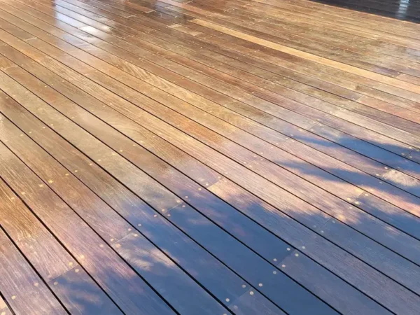 Case: Rens af træterrasse i Esbjerg